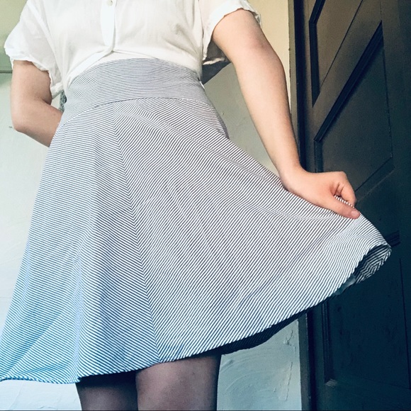 🦋Ann Taylor Striped Skirt🦋 - Picture 2 of 2